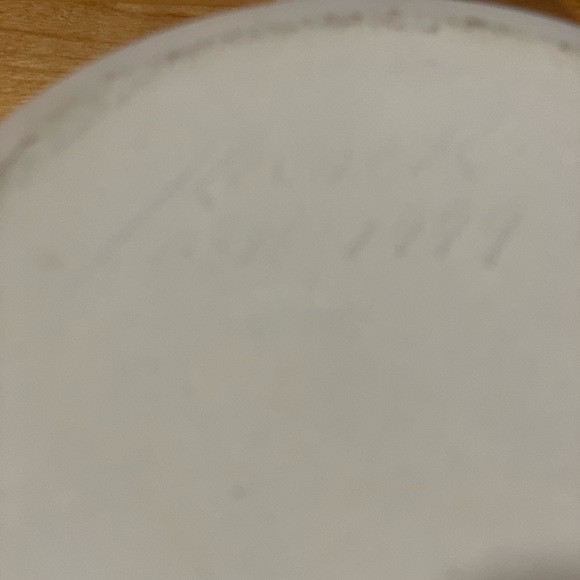 Handmade Strawberries Pottery bowl with handle and pour spout - Picture 4 of 9